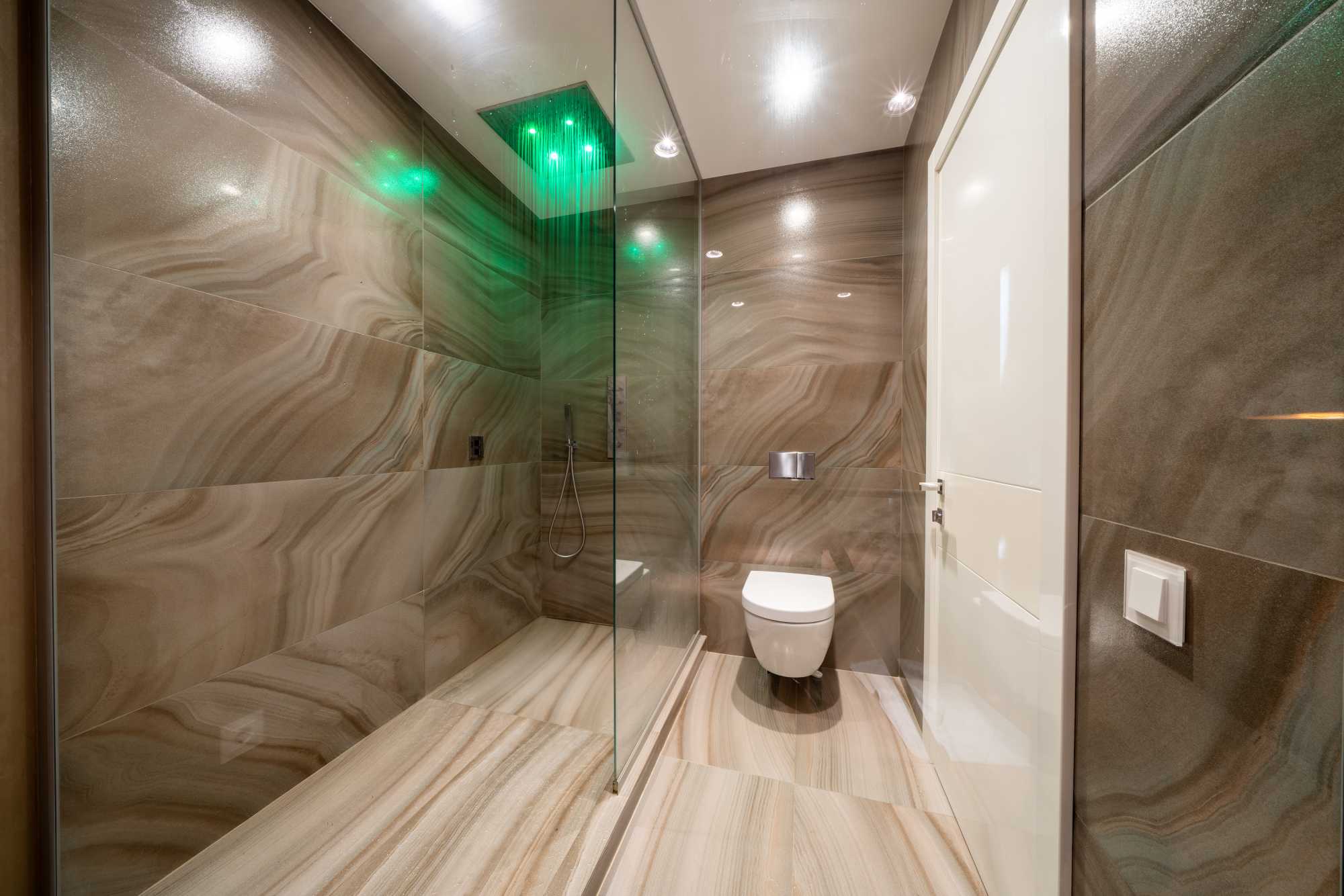 Minimalist Design in a Contemporary Bathroom